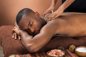 How does a spa environment help in reducing stress and anxiety
